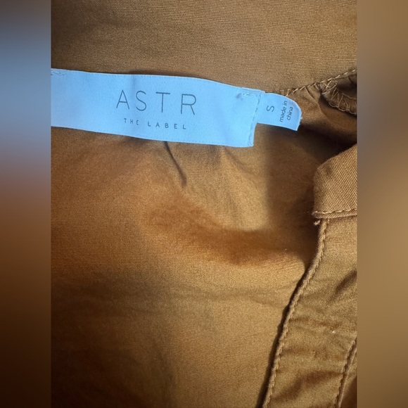 Astr The Label Ruched Flounce Shirtdress Long Sleeve Buttoned brown Small.  E32 - Picture 15 of 17